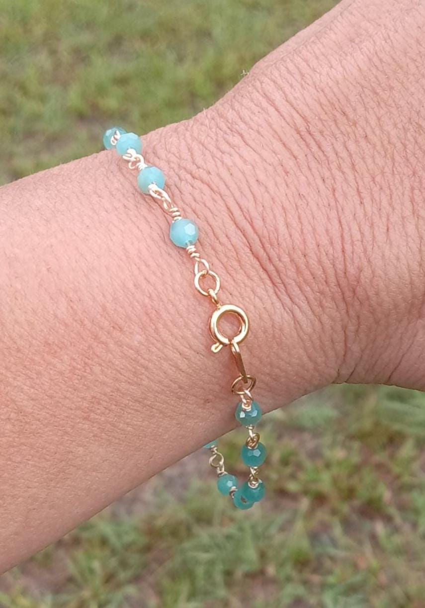 Handmade Petite Gold Wire & Glass Beaded Bracelet / Minimalist Bracelet / Dainty Jewelry for Everyday Wear or Gift Giving